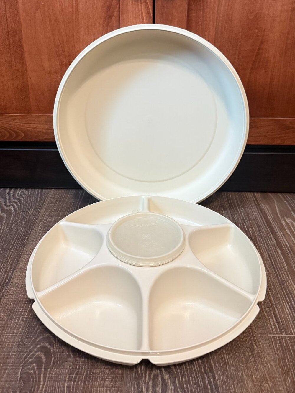 Tupperware Divided Snack and Dip Tray with Bowl
